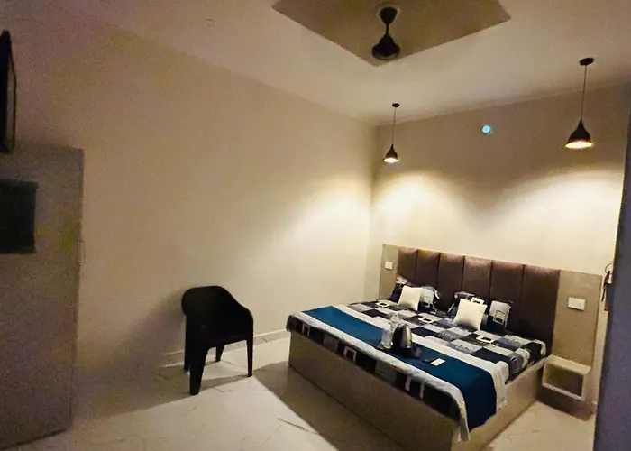 Nirvana Inn Guest House, Near Ram Mandir