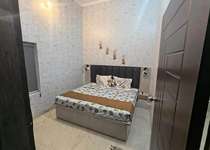 Nirvana Inn Guest House, Near Ram Mandir