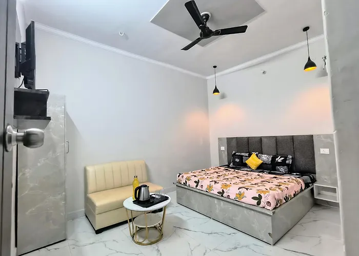 Nirvana Inn Guest House, Near Ram Mandir