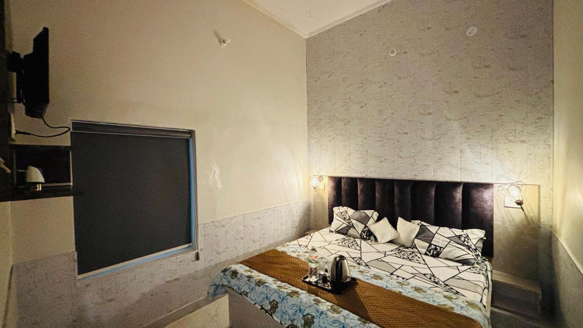 Nirvana Guest House, Near Ram Mandir