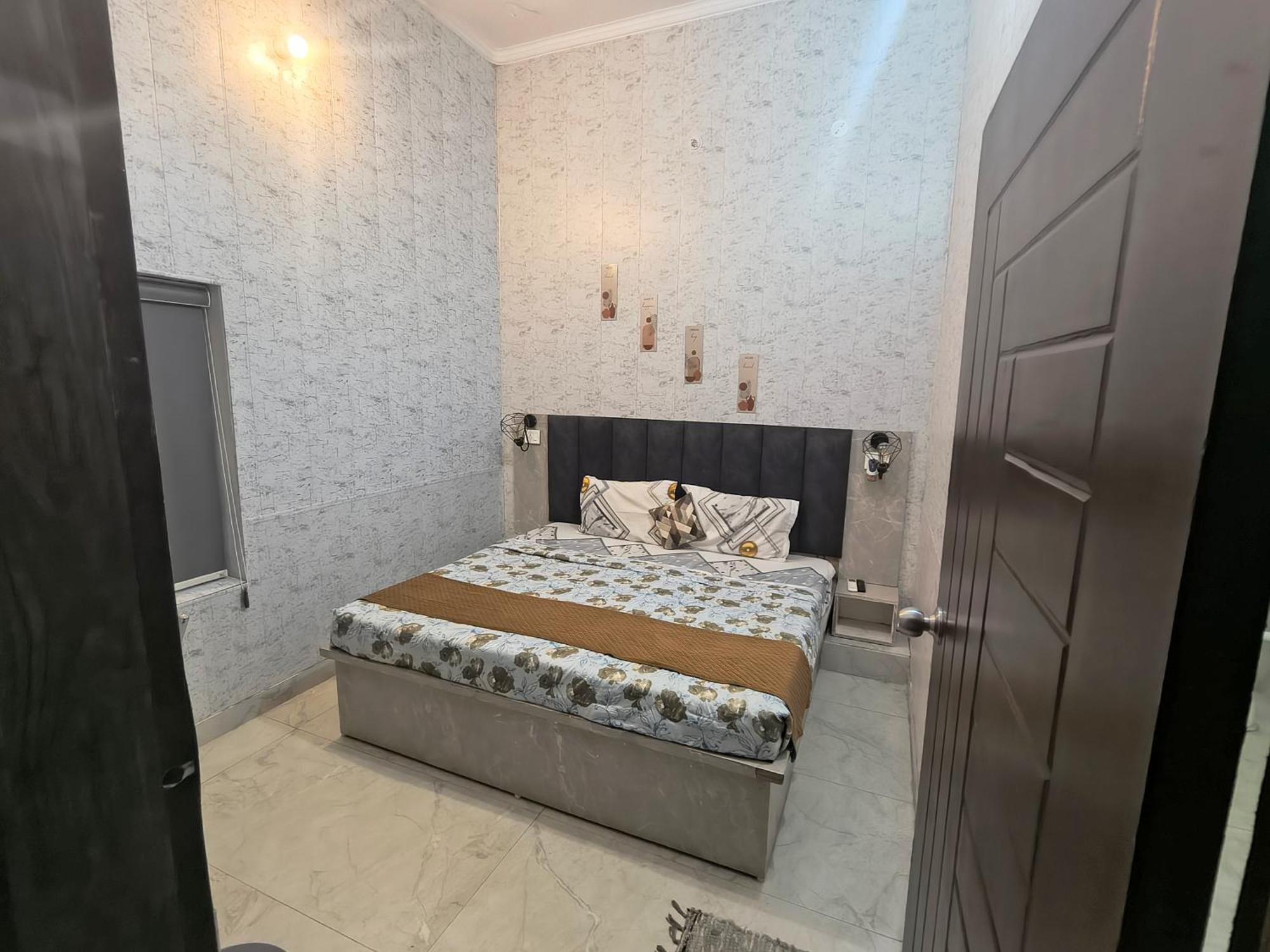 Nirvana Guest House, Near Ram Mandir * Ayodhya